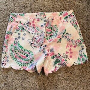 Crown & Ivy Shelby Paisley Scallop shorts, size 6.